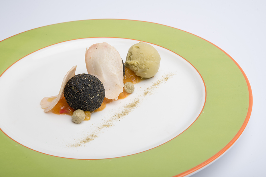 VI La Locanda di Piero - Perla nera - Praline di stoccafisso e patata americana con pollastra affumicata chutney di mango e sorbetto al te matcha